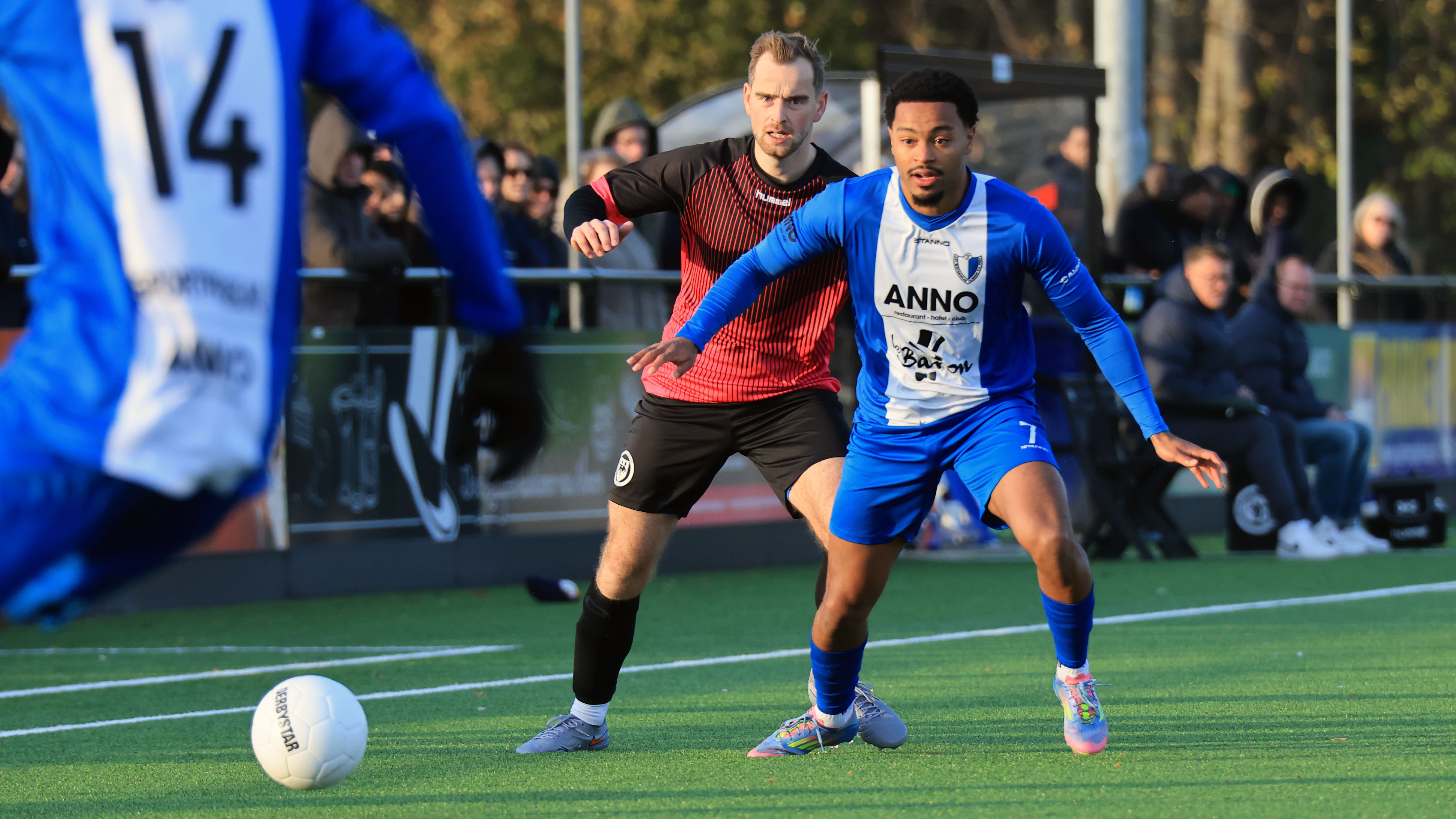 Calvin van Bruggen zat er kort op bij Denzel Plettenberg bij 0-3 derbyzege van afgelopen november.