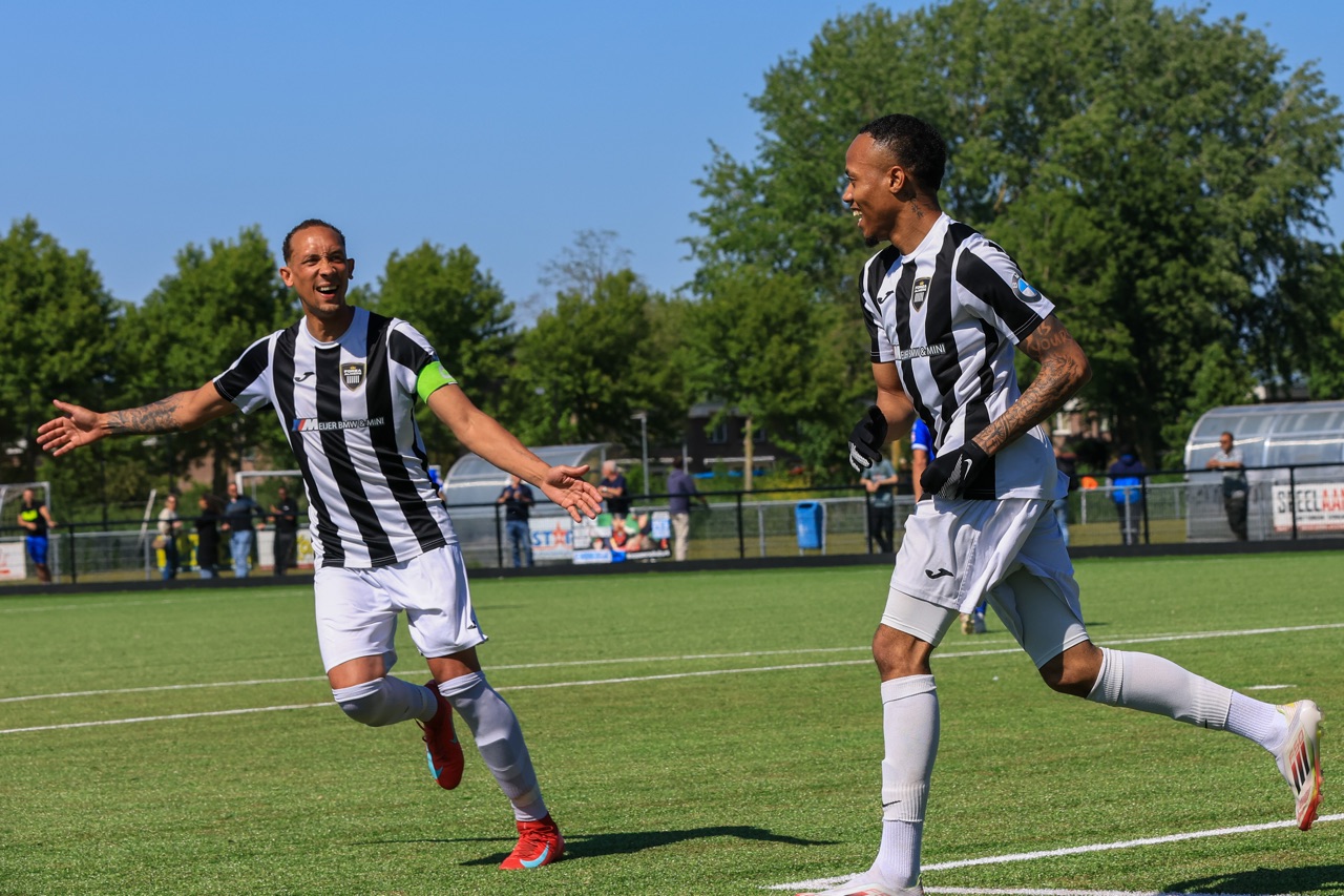 Gary Bouwmeester en Lorenzo Soerowidjojo waren de aanvalsleiders van Forza tegen VVJ.