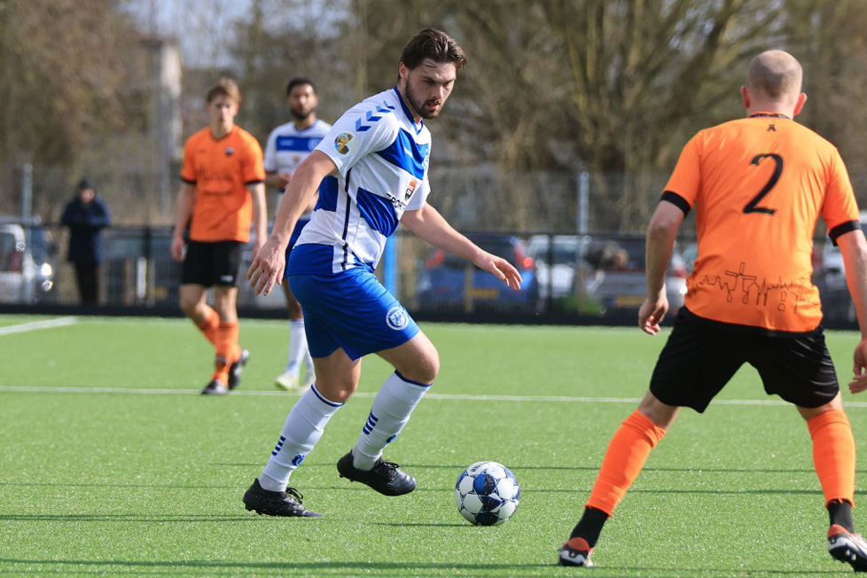Kaya Akyigit maakte zijn derde goal van het seizoen. (Foto: Lenno van Dekken)
