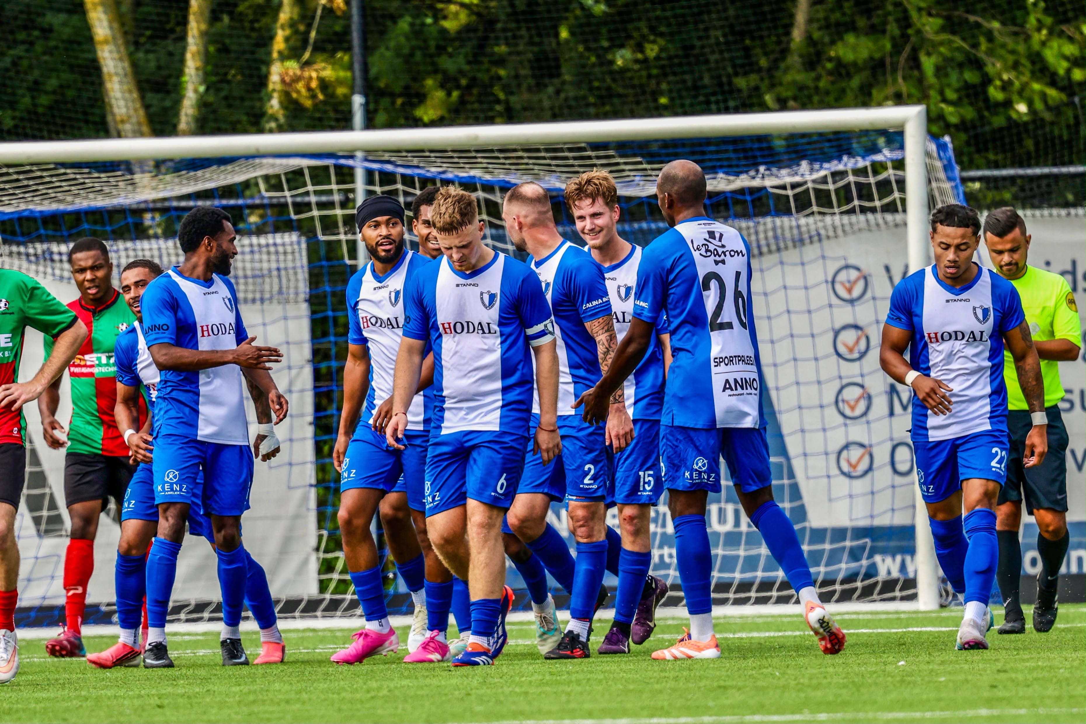 Waterwijk viert de ruime overwinning.