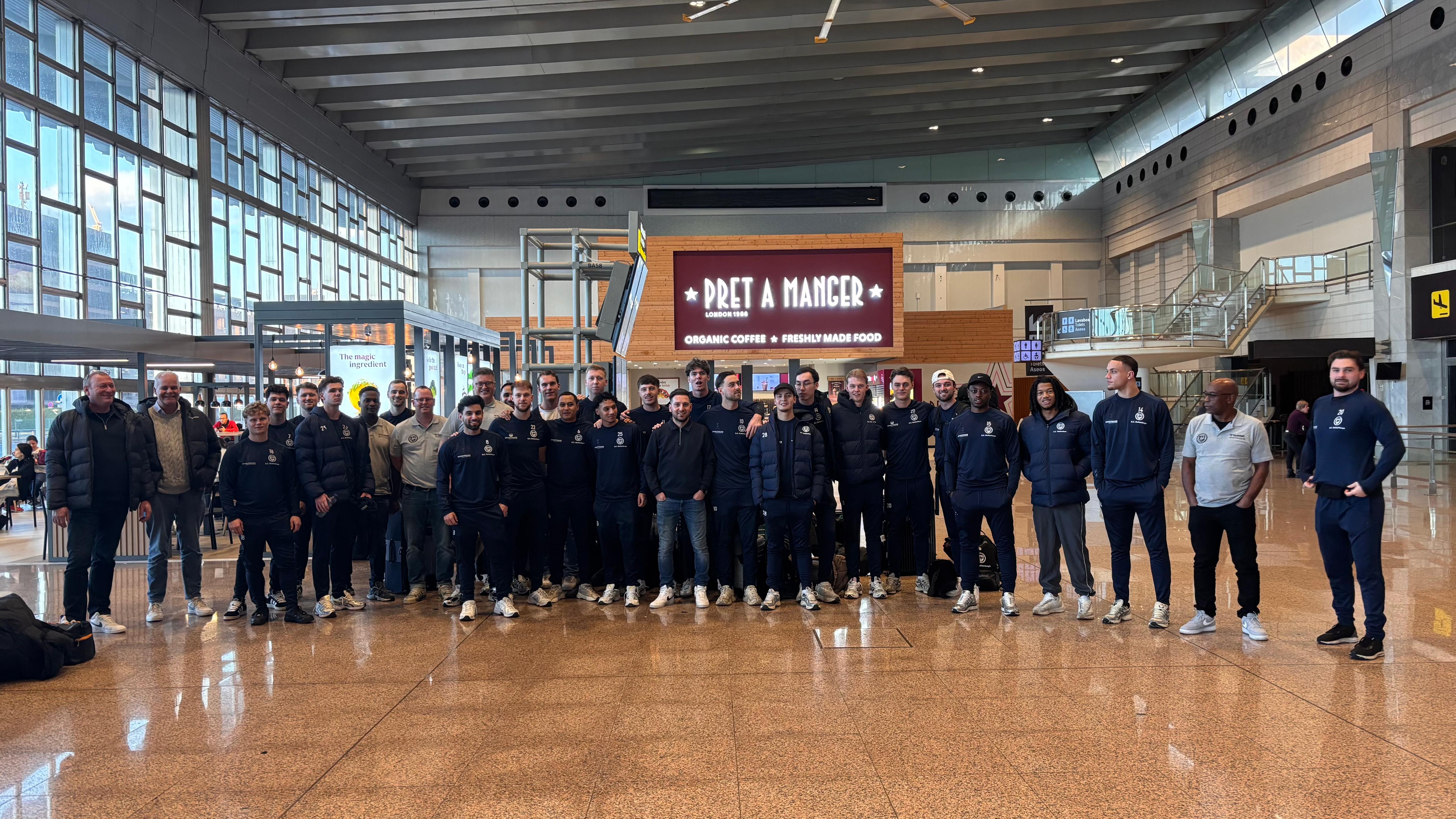 De groep waarmee Buitenboys naar Spanje afreisde.